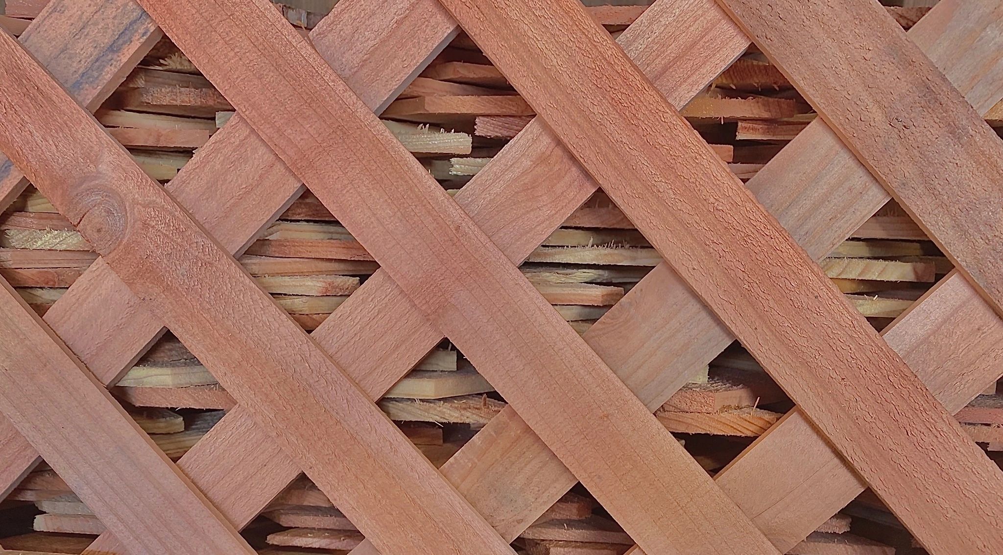 Diagonal lattice fence topper detail