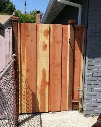 Standard wood Z-frame gate with flat top rail
